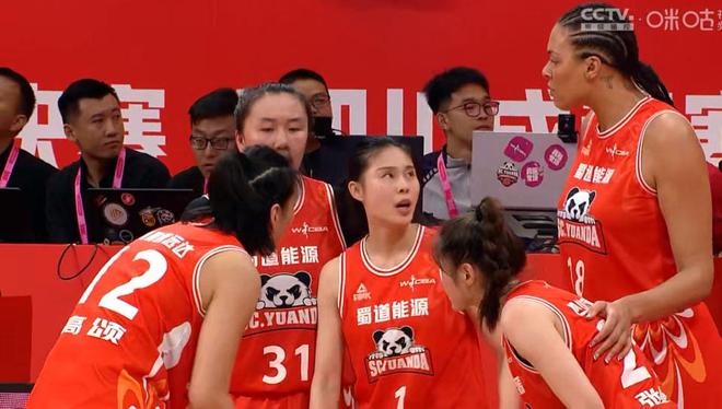关于尼奥尔曼迪主力中锋复出，球队士气大增的信息
