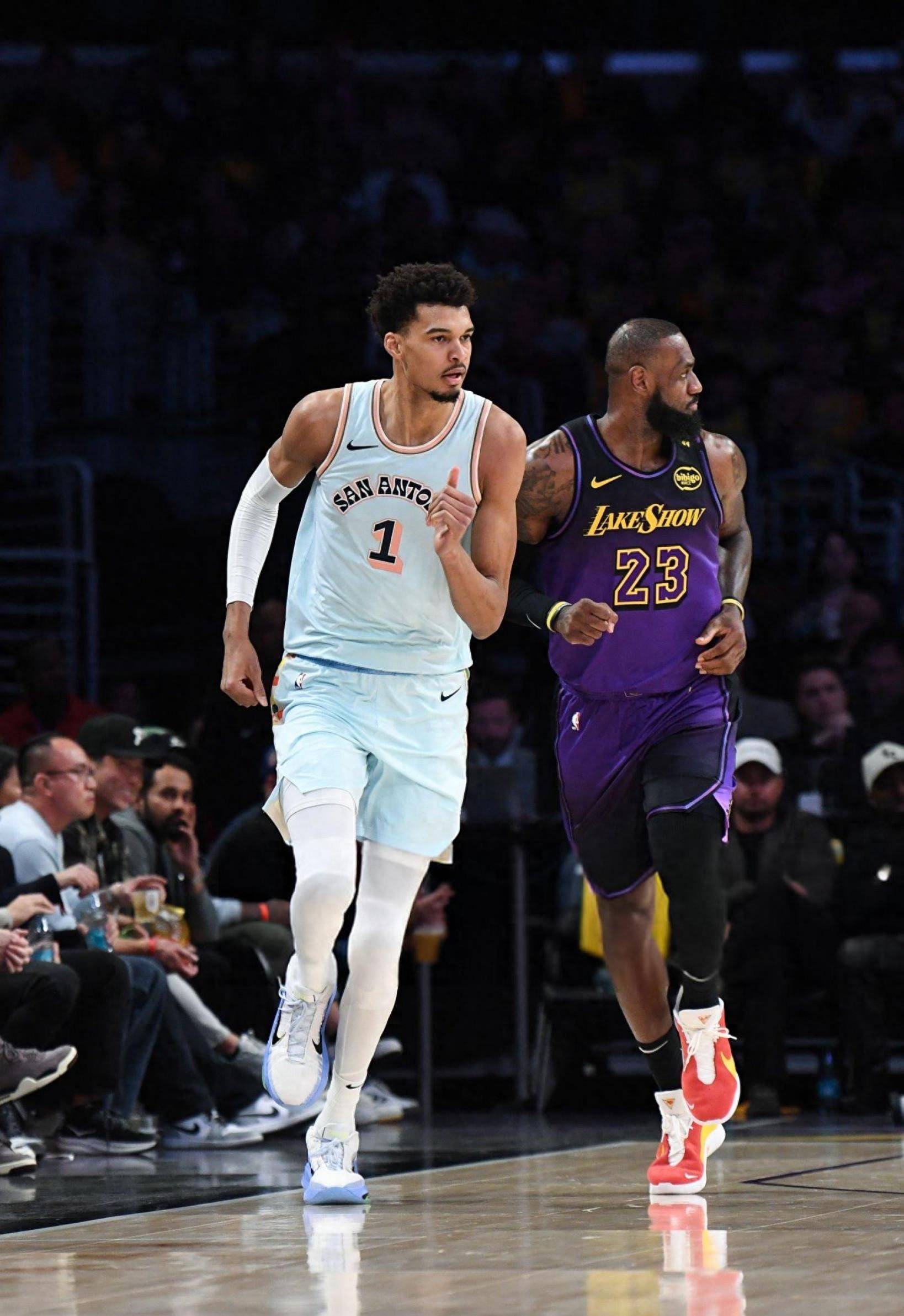 NBA季前赛爆冷！76人战胜湖人